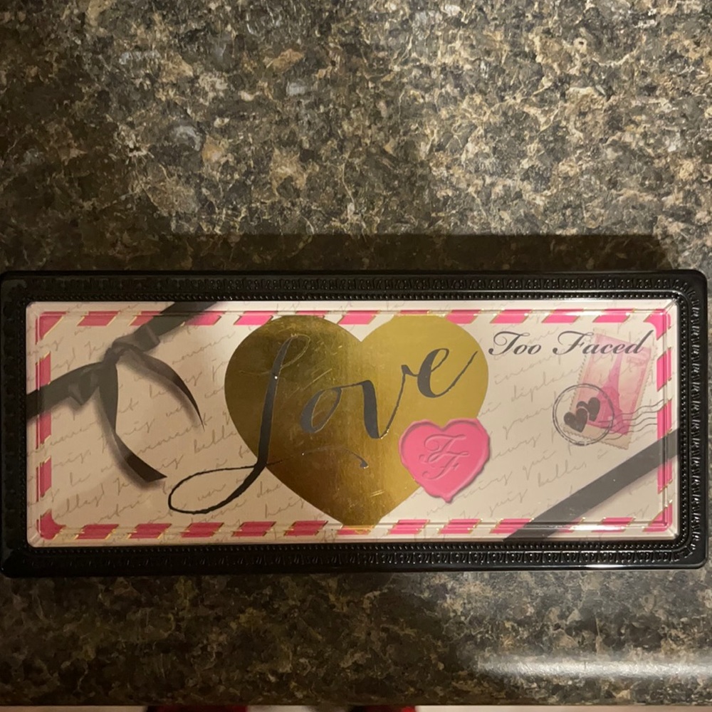 Too faced passionately pretty eye shadow